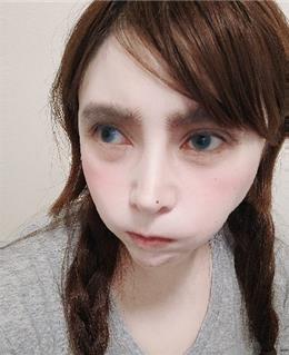 只爱运动鞋的村姑